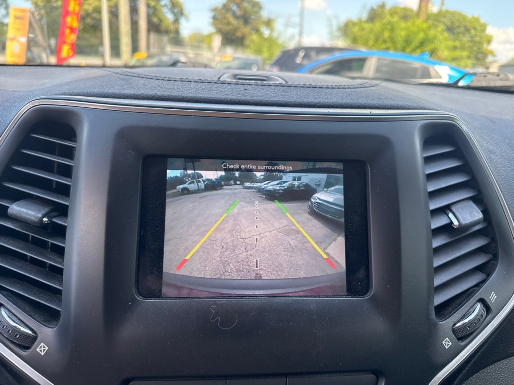2019 Jeep Cherokee Image 12