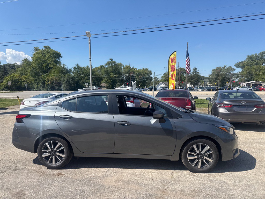 2025 Nissan Versa Image 3