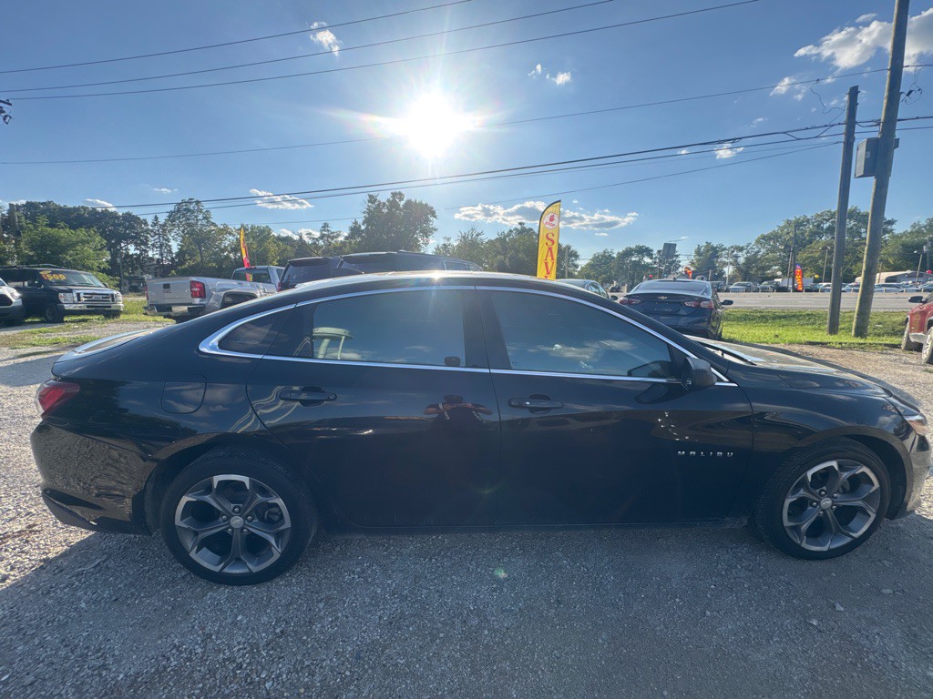 2021 Chevrolet Malibu Image 3