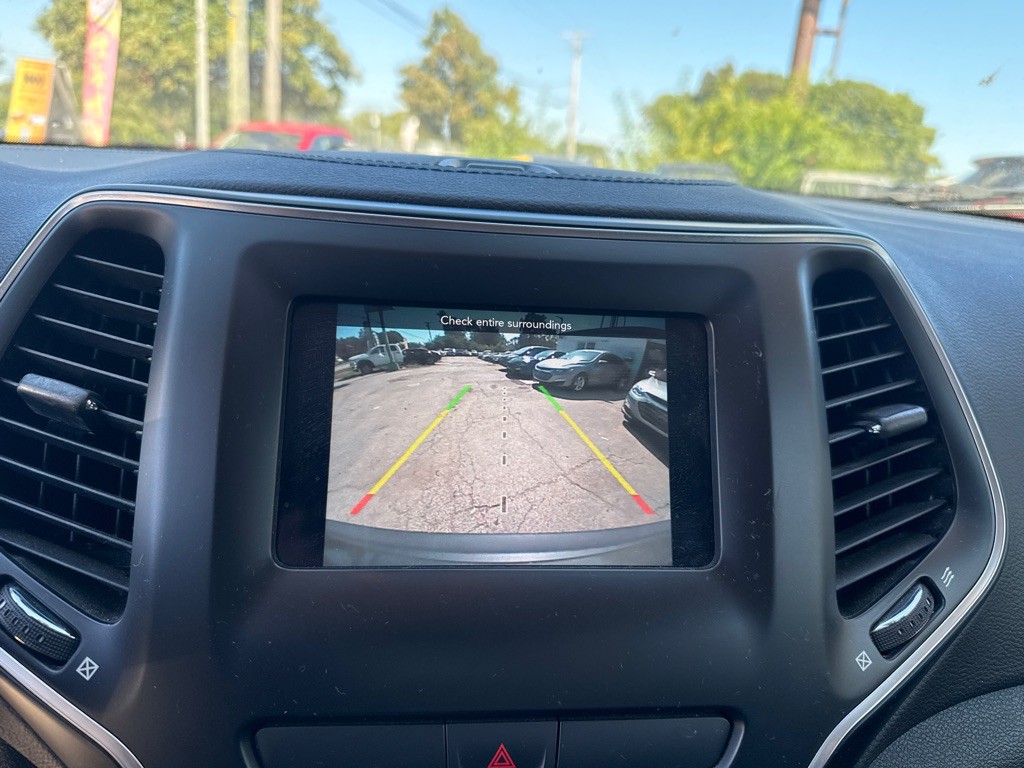 2019 Jeep Cherokee Image 12