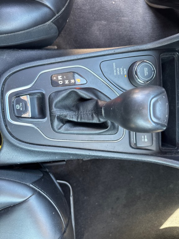 2019 Jeep Cherokee Image 16