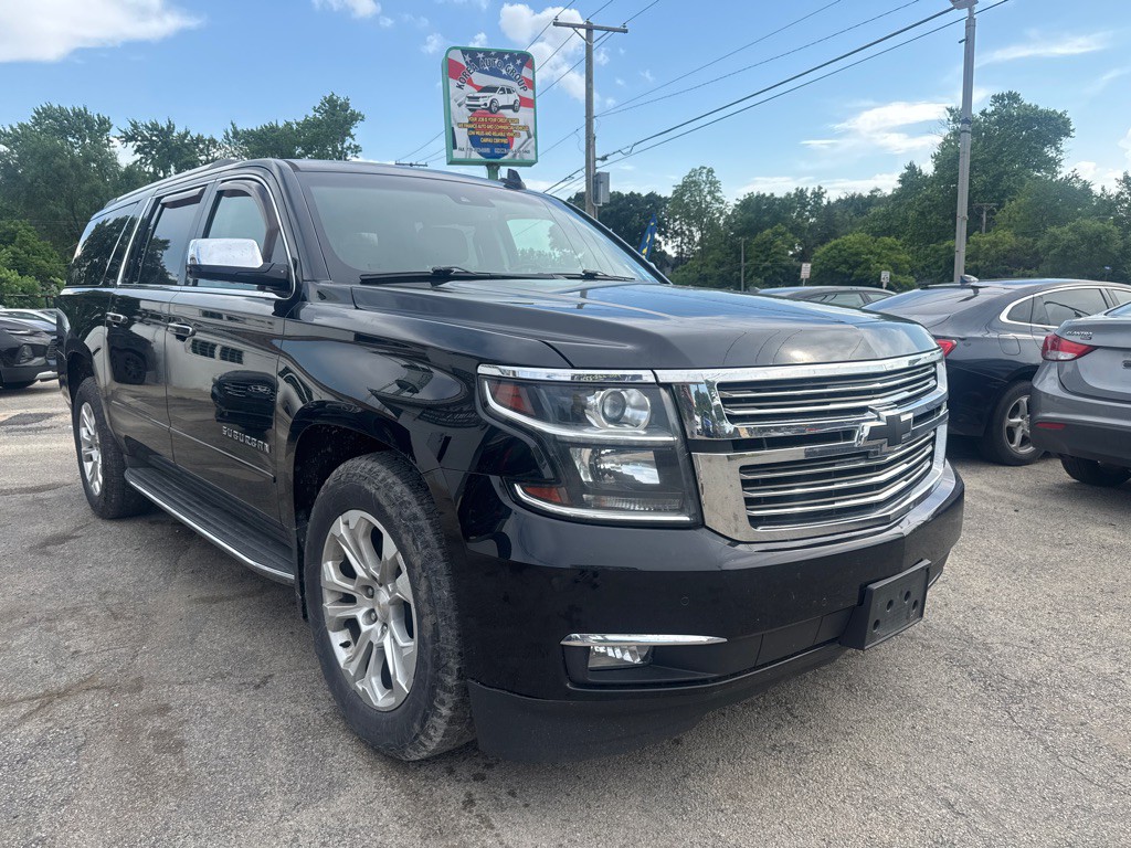 2016 Chevrolet Suburban Image 2