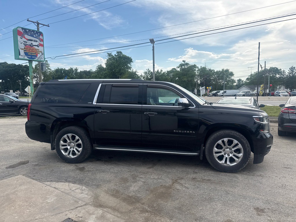 2016 Chevrolet Suburban Image 3