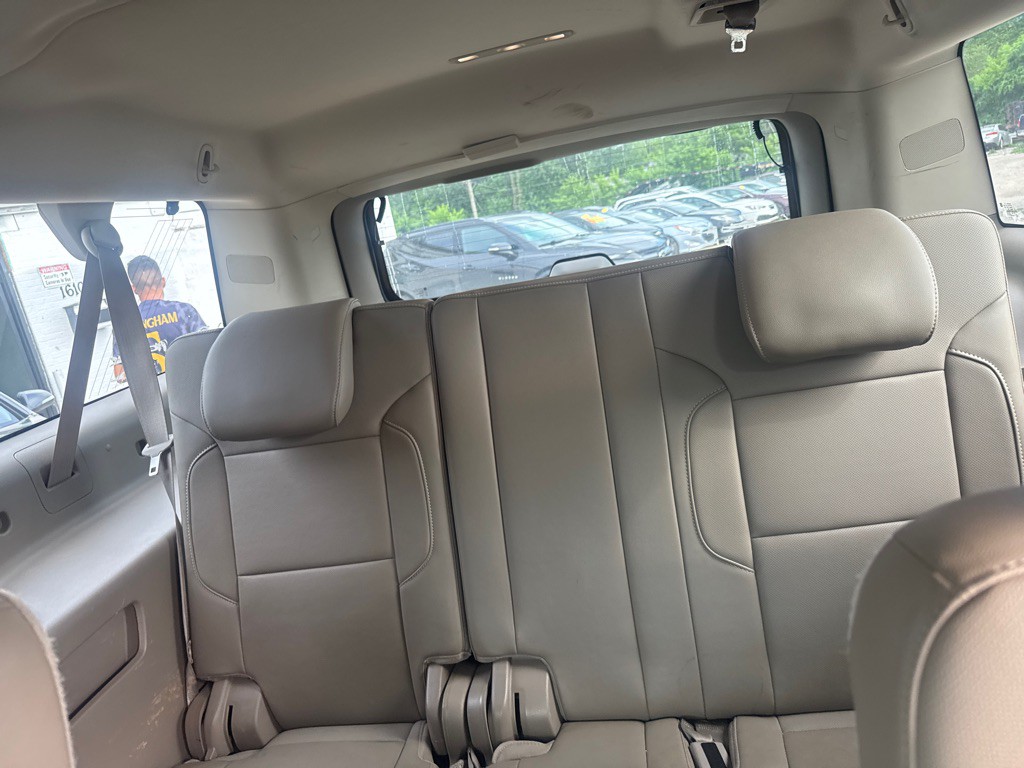 2016 Chevrolet Suburban Image 8