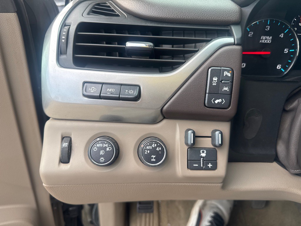2016 Chevrolet Suburban Image 18