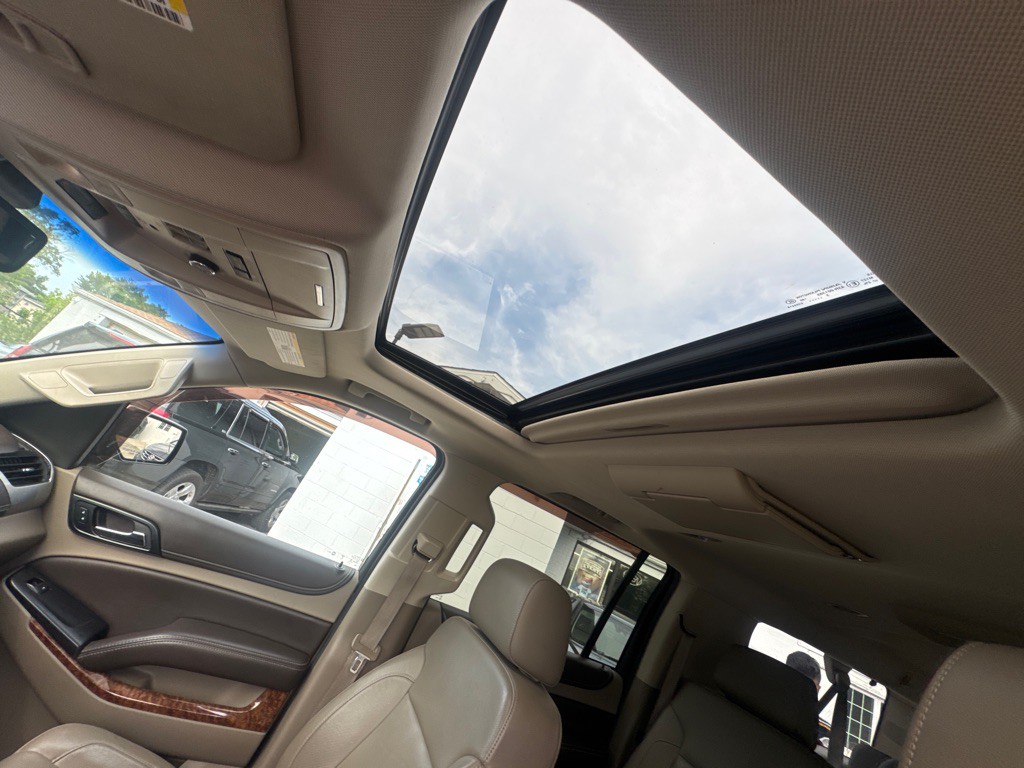 2016 Chevrolet Suburban Image 19
