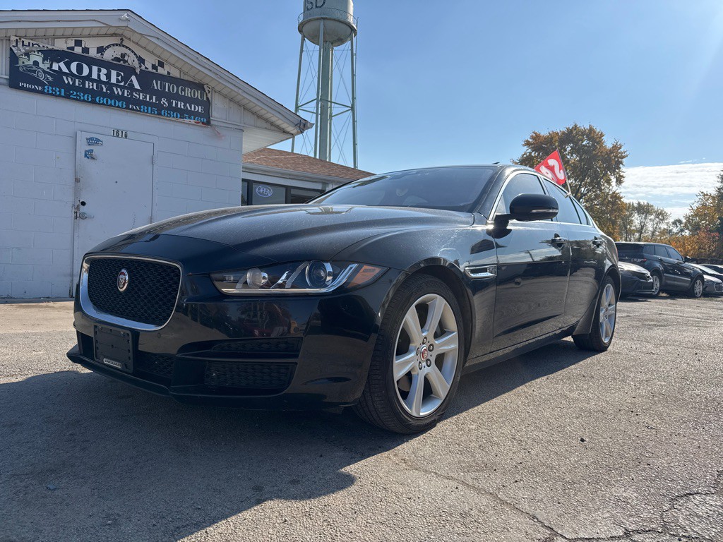 2018 Jaguar XE Image 1
