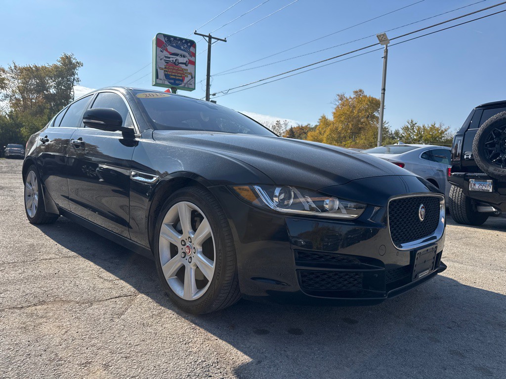 2018 Jaguar XE Image 2