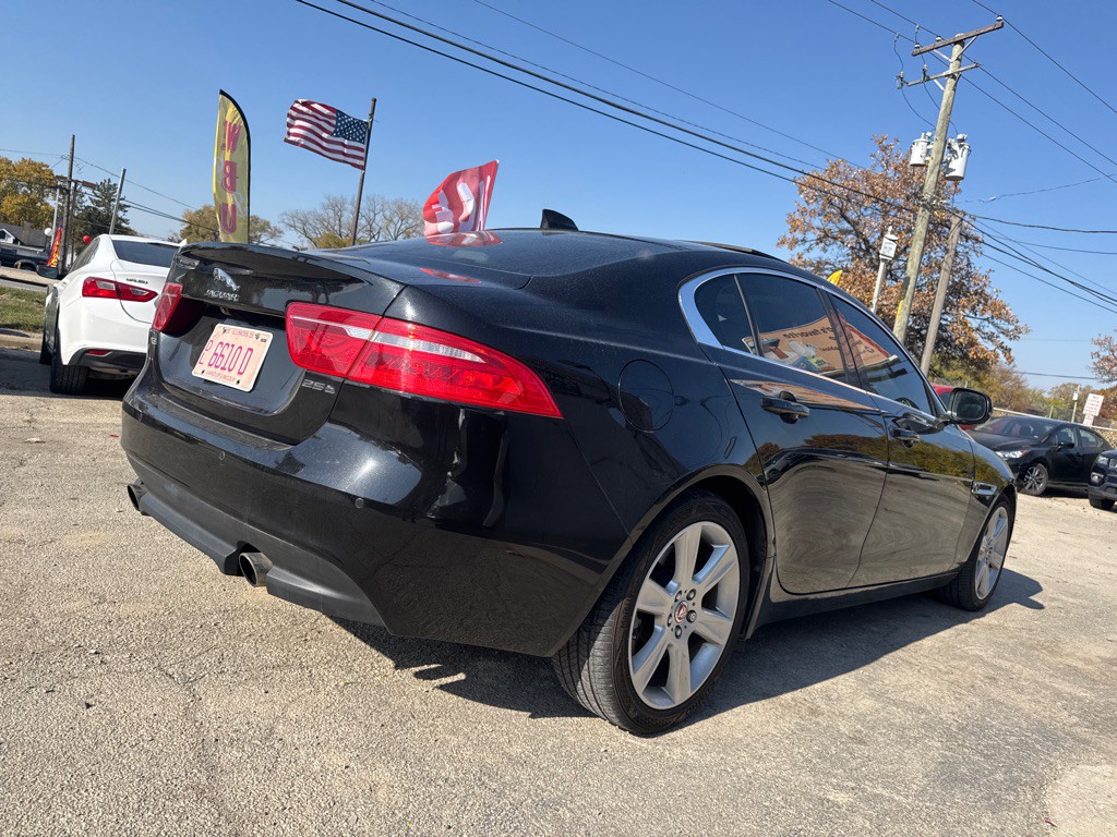 2018 Jaguar XE Image 4