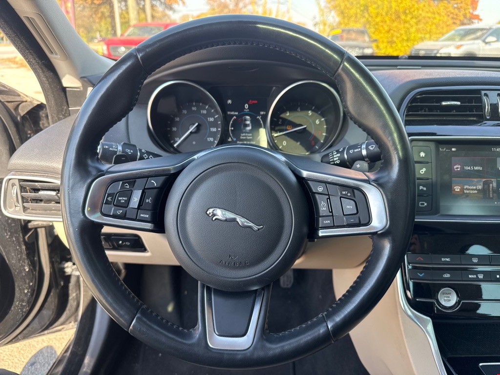 2018 Jaguar XE Image 10