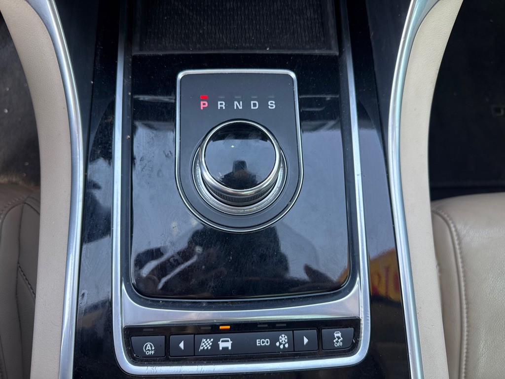 2018 Jaguar XE Image 14