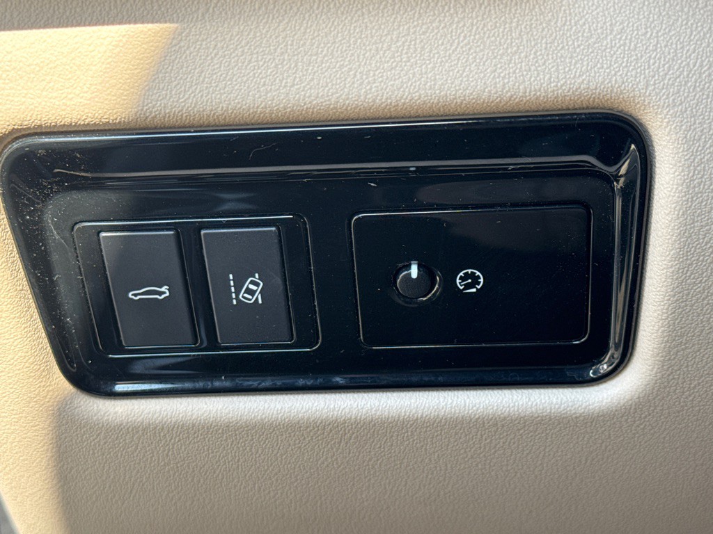 2018 Jaguar XE Image 15