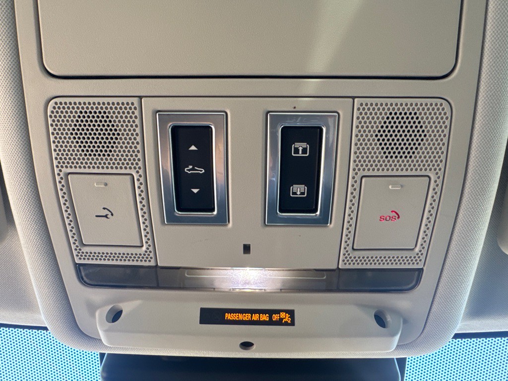 2018 Jaguar XE Image 16