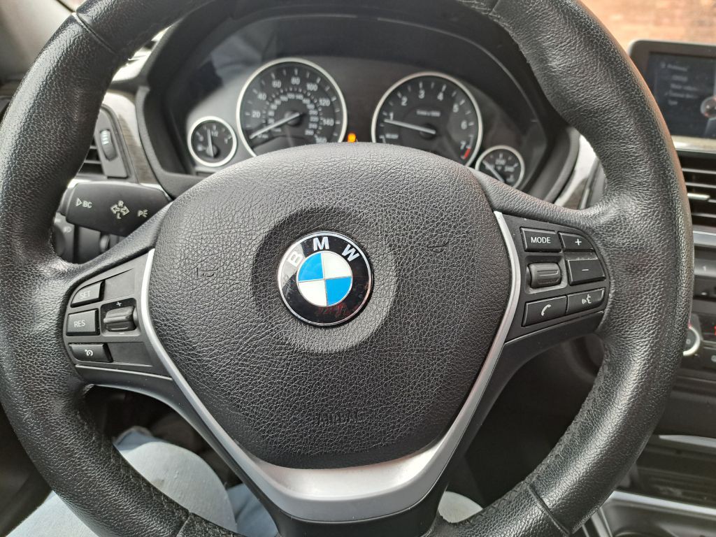 2015 BMW 3 Series Image 11