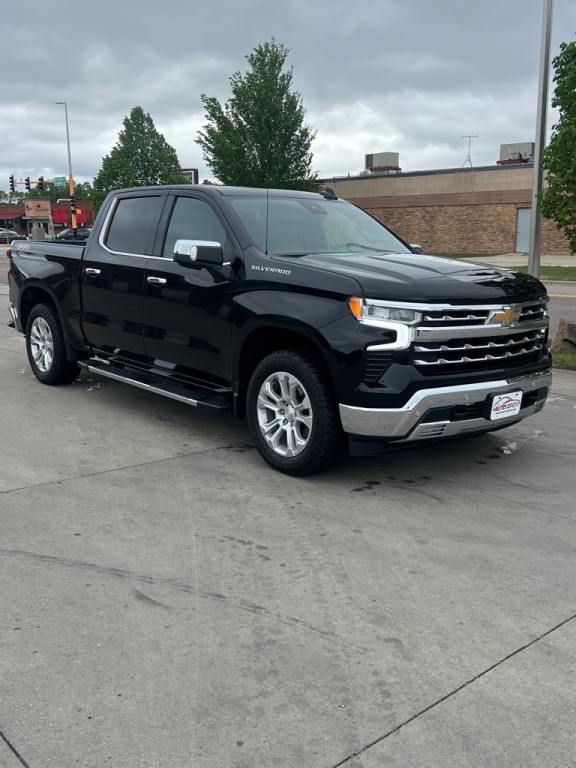 2022 Chevrolet Silverado 1500 Image 2