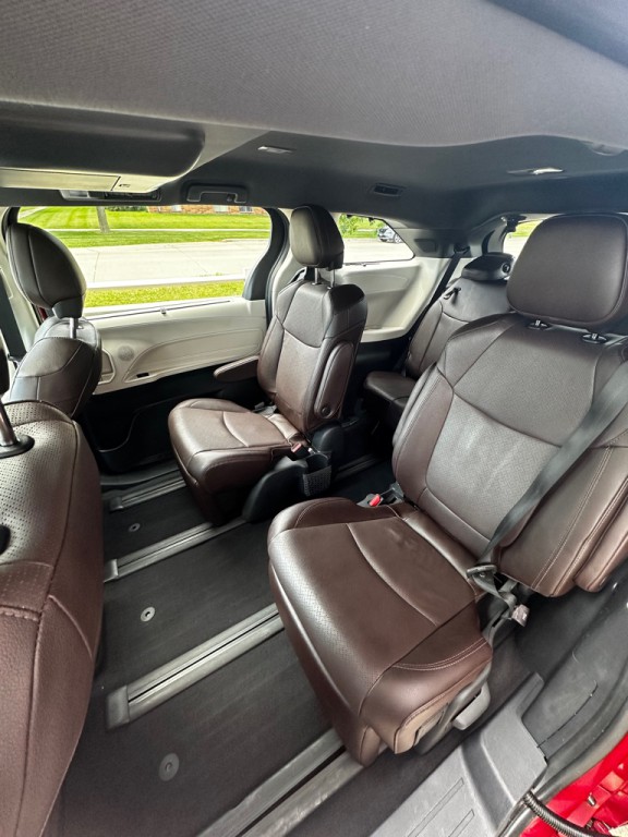 2023 Toyota Sienna Image 6