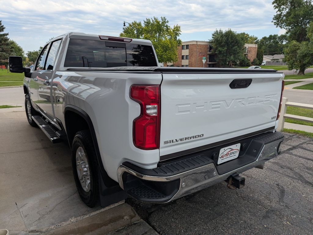 2021 Chevrolet Silverado 1500 Image 2
