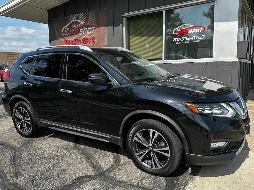 2017 Nissan Rogue Image 1