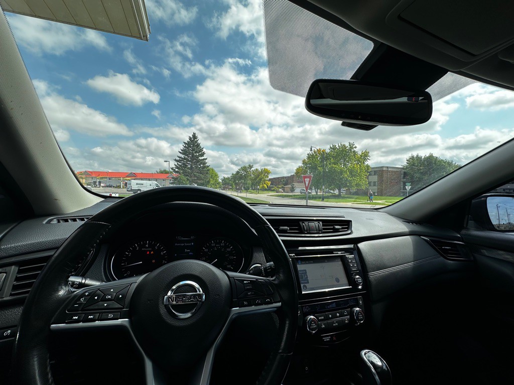 2017 Nissan Rogue Image 3