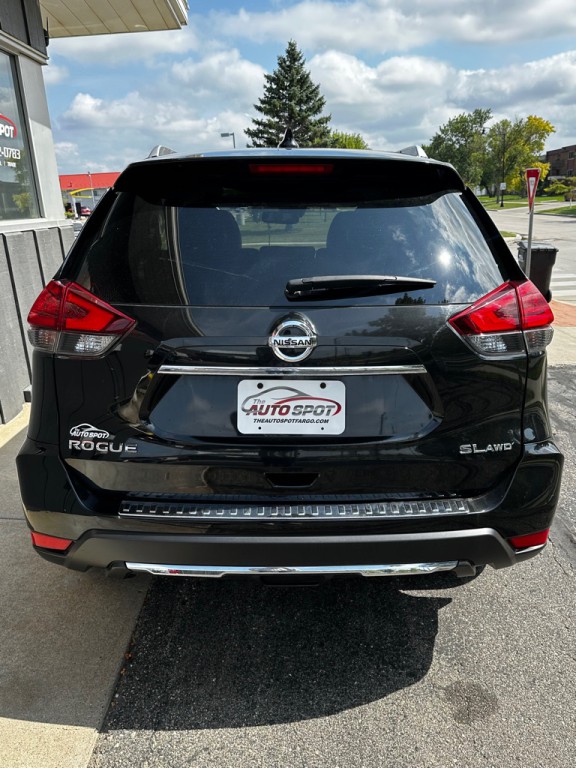 2017 Nissan Rogue Image 8