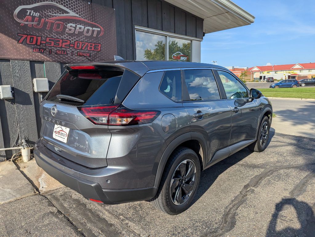 2024 Nissan Rogue Image 2