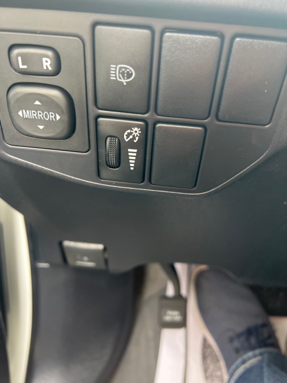 2015 Toyota Prius Image 12