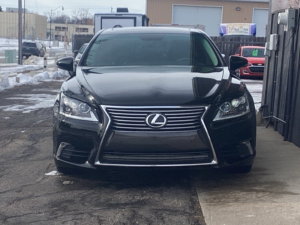 2015 Lexus LS Image 2