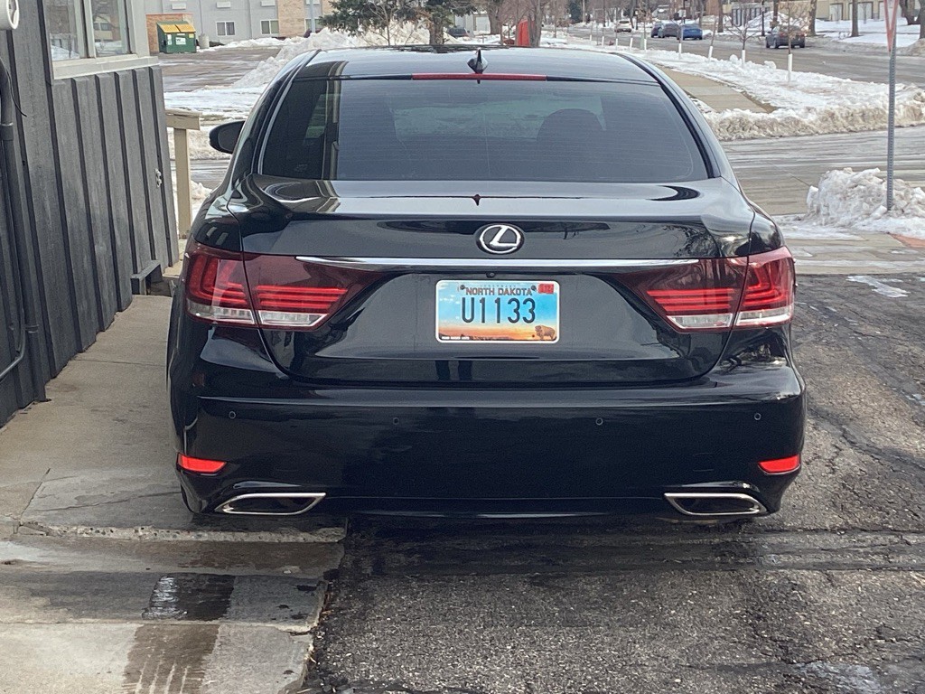 2015 Lexus LS Image 3