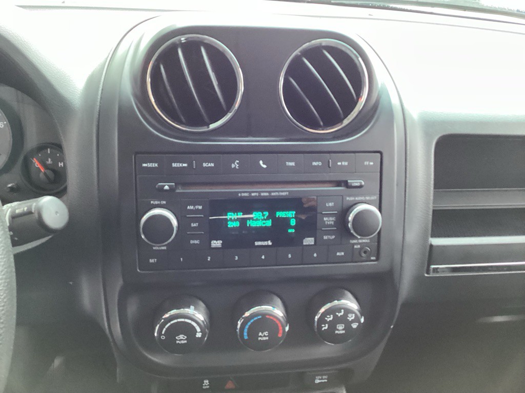 2012 Jeep Compass Image 8