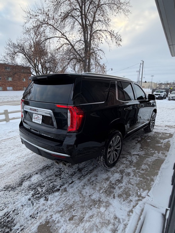 2021 GMC Yukon Image 3