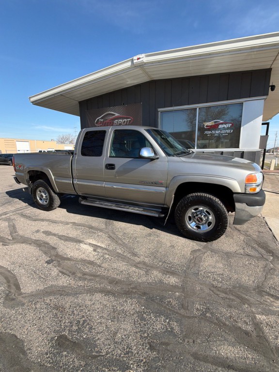 2001 GMC Sierra Image 2