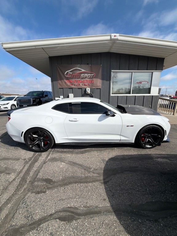 2017 Chevrolet Camaro Image 2