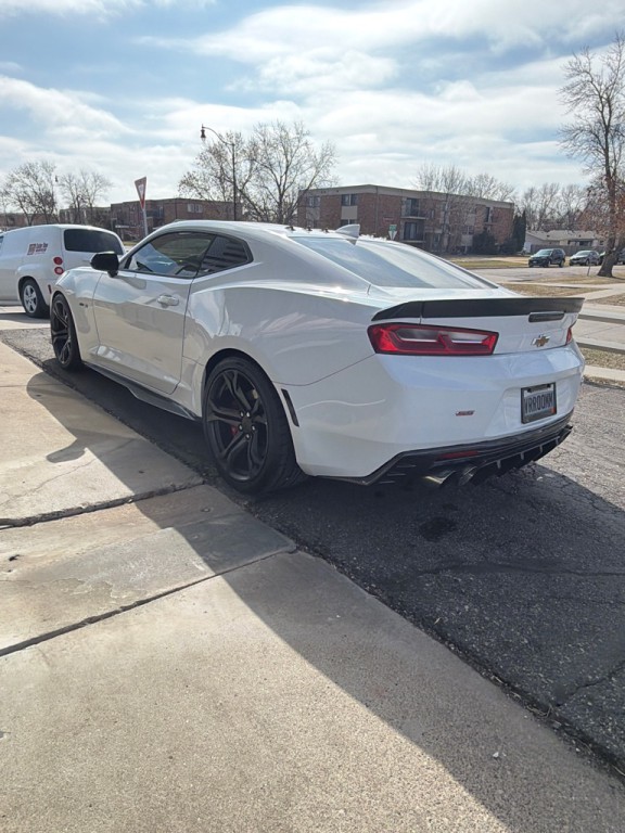 2017 Chevrolet Camaro Image 3