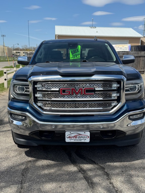 2017 GMC Sierra Image 2