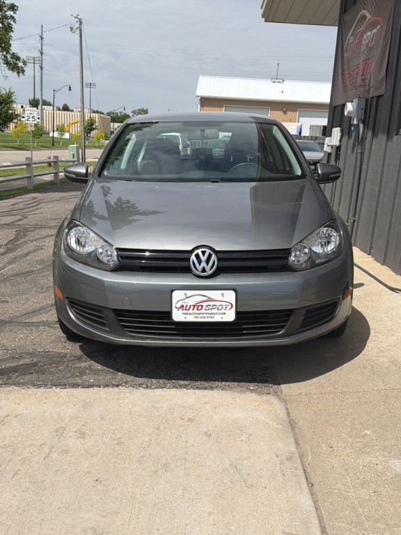 2011 Volkswagen Golf Image 1