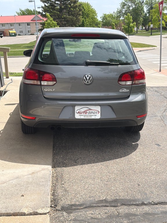 2011 Volkswagen Golf Image 3