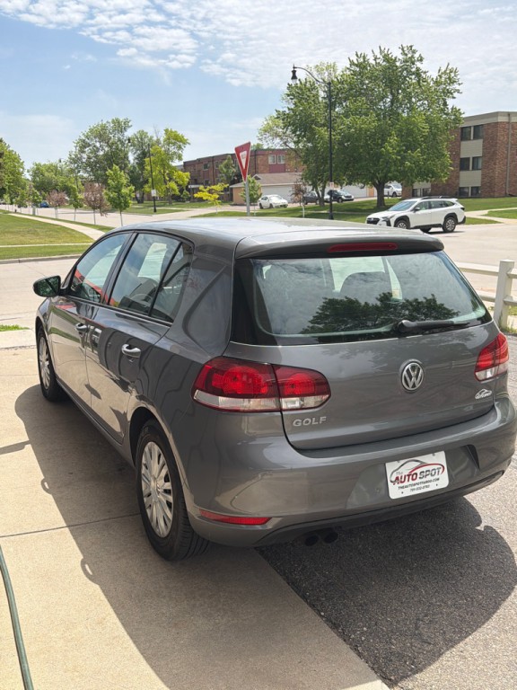 2011 Volkswagen Golf Image 4