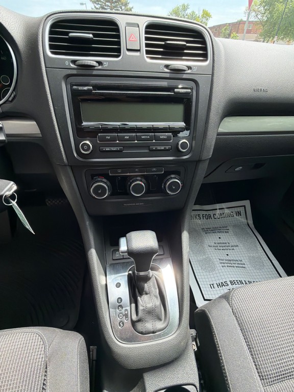 2011 Volkswagen Golf Image 7