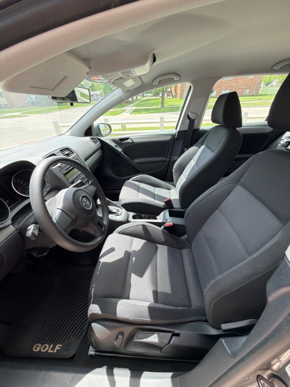 2011 Volkswagen Golf Image 8