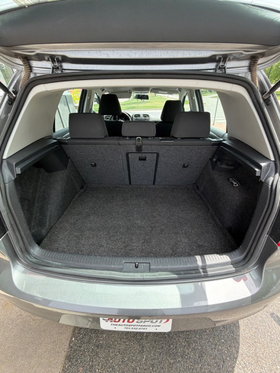 2011 Volkswagen Golf Image 10