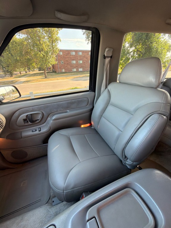 1996 GMC Yukon Image 10
