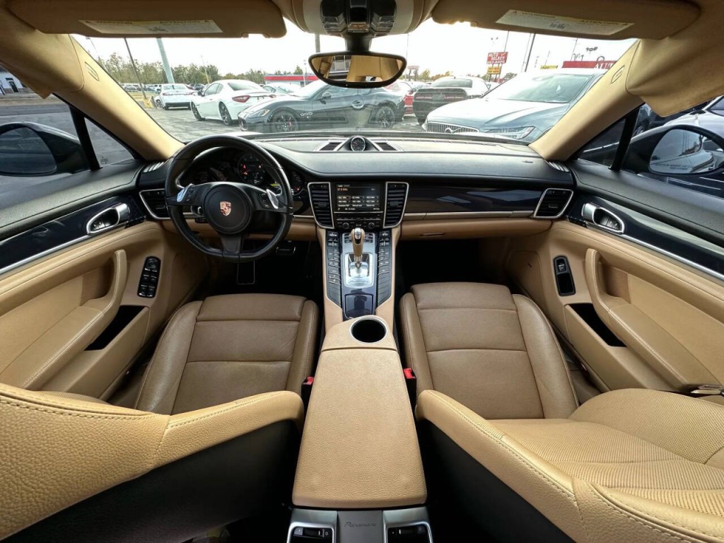 2015 Porsche Panamera Image 2