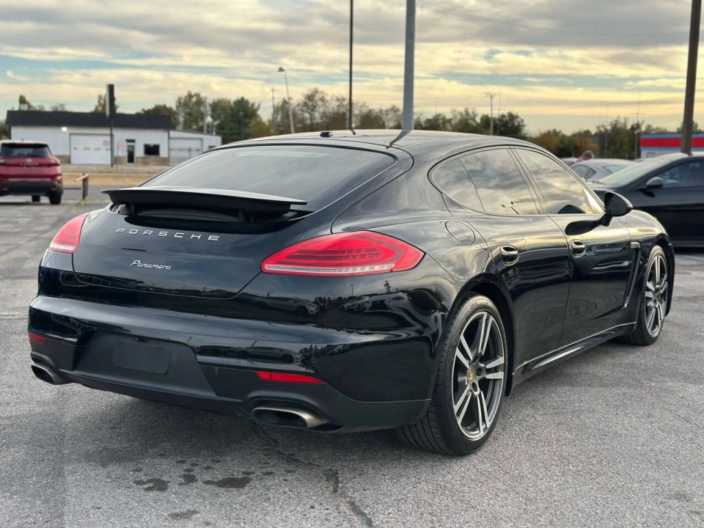 2015 Porsche Panamera Image 6