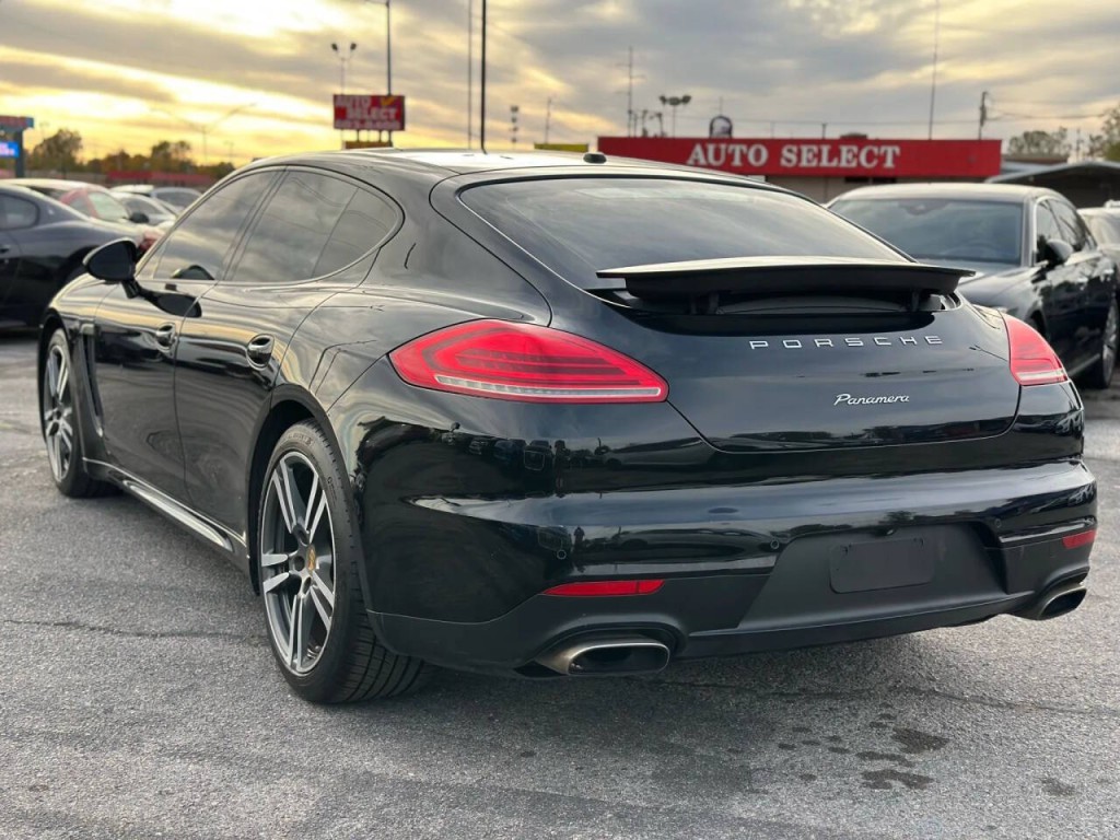 2015 Porsche Panamera Image 8