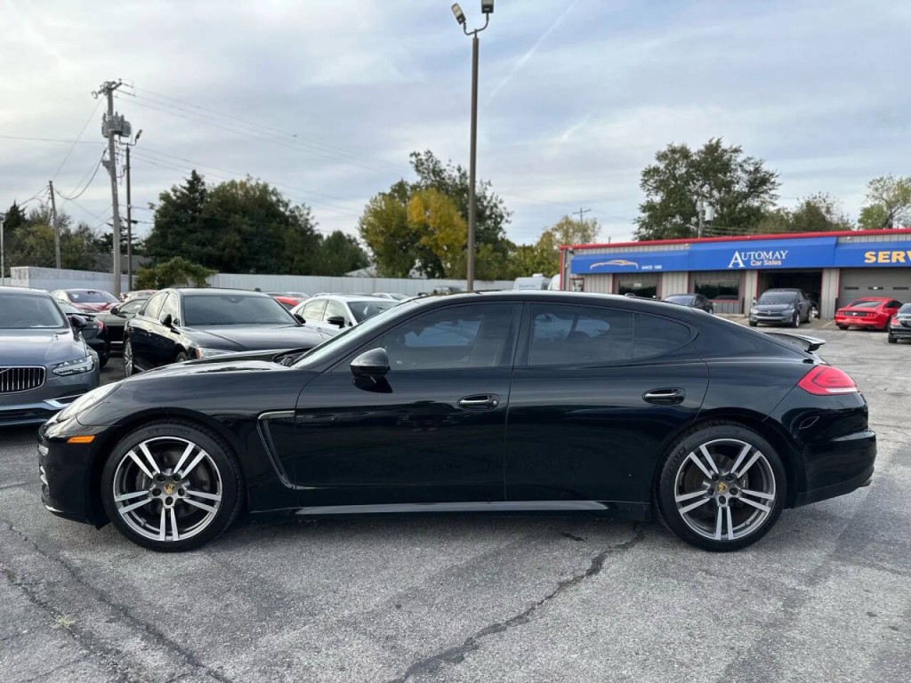 2015 Porsche Panamera Image 9