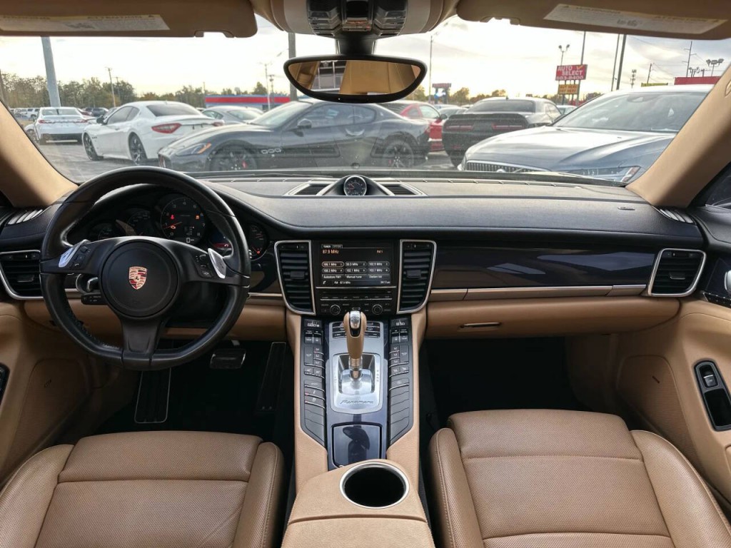 2015 Porsche Panamera Image 12