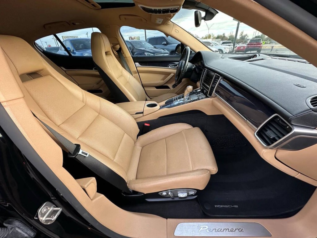 2015 Porsche Panamera Image 13