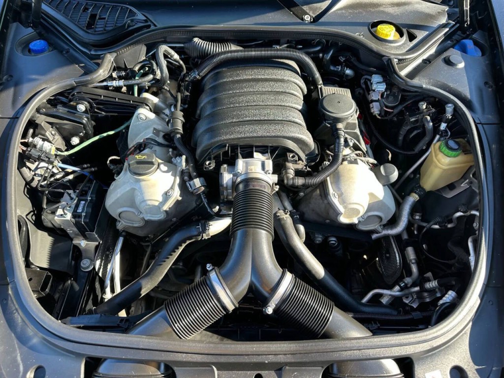 2015 Porsche Panamera Image 18