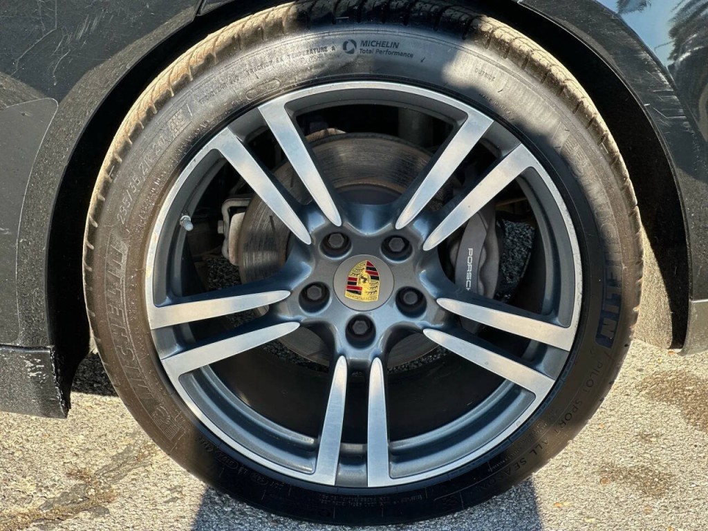 2015 Porsche Panamera Image 24