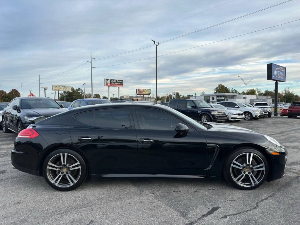 2015 Porsche Panamera Image 30